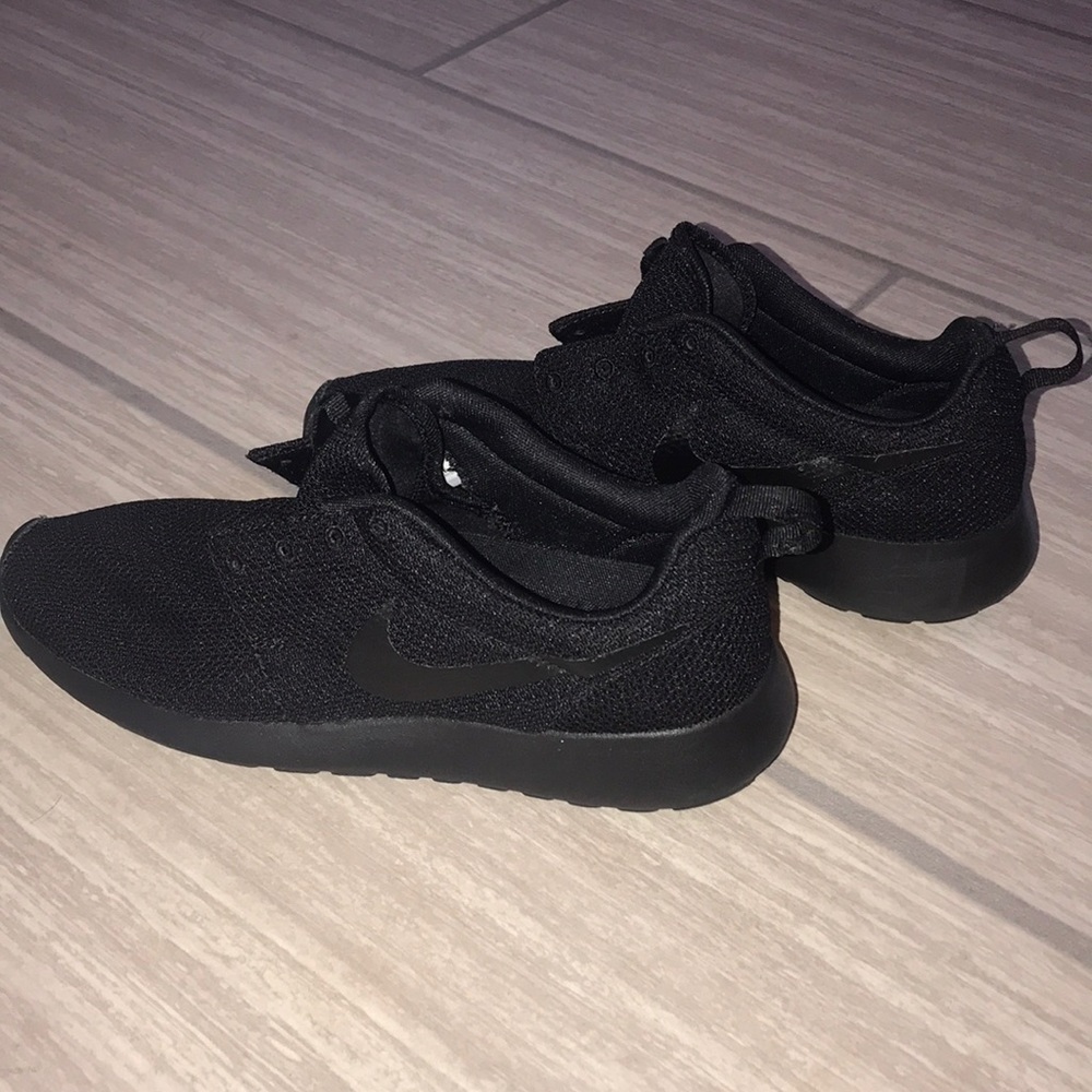 Nike Black Mens Tennis Shoes